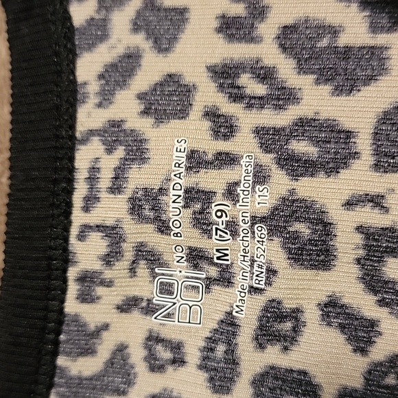 Bundle of tops in Medium - Picture 6 of 6